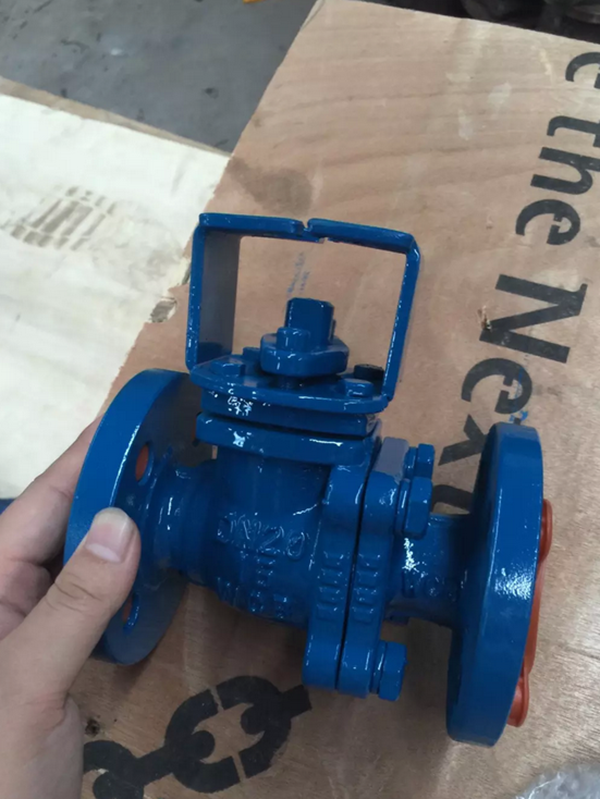 高平台衬氟球阀